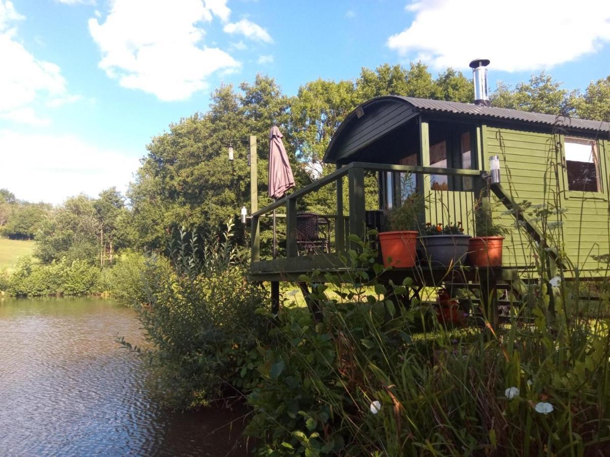Charming Tranquil Shepherds Hut With Lakeside Balcony 'Roach' Uckfield Ngoại thất bức ảnh
